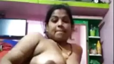 लंड कि भूकि भाभी कि चूत में बेनगन