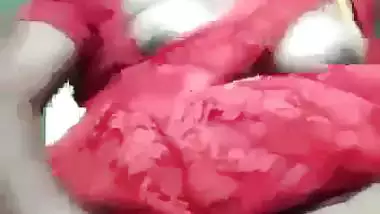 Nude desi Muslim lady fucks her pussy with a plastic dildo
