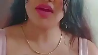 Big Boob B-Grade Actress Soniya Maheshwari Huge Cleavage Show