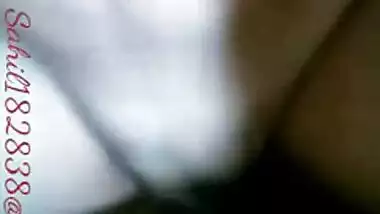 लड़की ने हाथों से लंड चूत में डाला