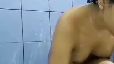 Super Cute Desi Babe Full Nude Bath