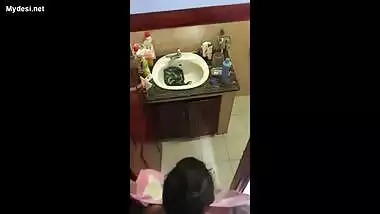 desi babe nude captured in bathroom by hidden cam clip