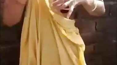 Desi village bhabi sexy bath