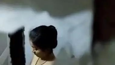 desi aunty bathing hidden cam