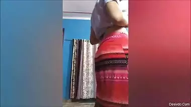 Hot desi aunty getting ready