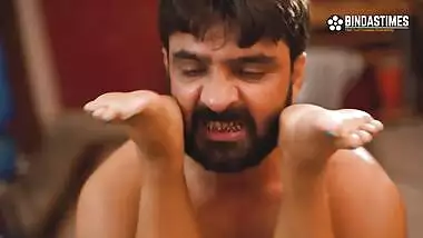 सौतेली बेटी से अपना लंड चुस्वाया हाथ बाँध के
