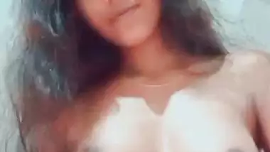 Cute girl topless in viral Srilankan sex video