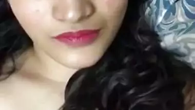 Sexy paki Girl Showing her Boobs