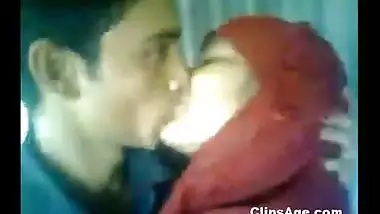 Innocent Bengali girl’s smooch and nude porn movies
