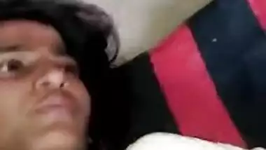 Indian girlfriend's pussy is wet and the guy is keen to film it