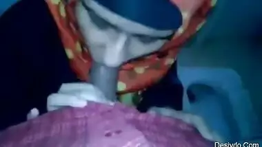 Giving Blowjob to boyfriend in toilet