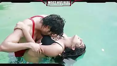 Romantic sexual kissing foreplay of Jija Saali in swimming pool