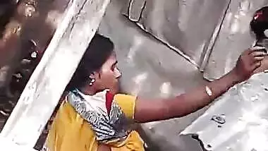 Neighbour bhabhi nude bath secretly captured