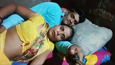 Innocent village bhabhi boobs grabbed & pressed nicely, navel grabbed in vlog