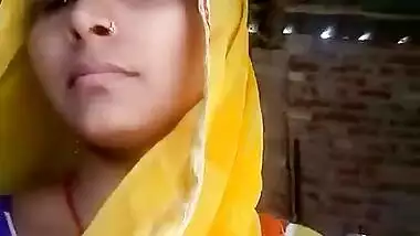 Bihari village Bhabhi showing her pussy hole