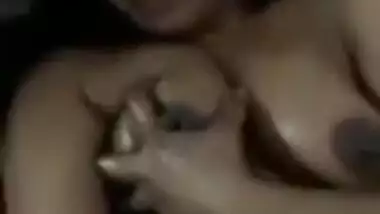 Sexy lankan Wife Record Boob massage Selfie 2