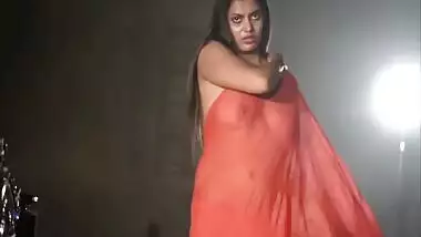 Desi Beauty Shows Boobs In Red Saree