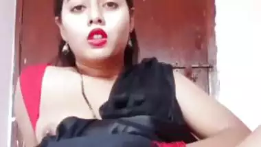 Horny bhabhi in saree Desi fingering wet pussy