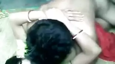 A Bihari guy shoots an MMS with his neighbor bhabhi