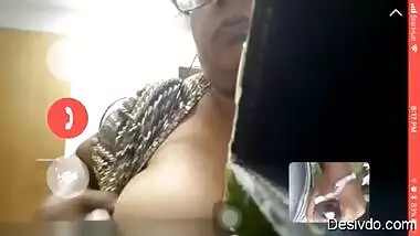 desi mature aunty boob show video call