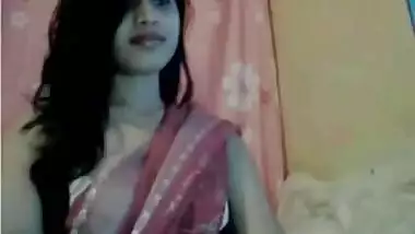 INDIAN - attractive woman Sripping Saree On Cam 