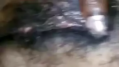 XXX guy in romantic mood captures Desi girlfriend's hairy cunt MMS