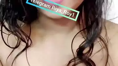 Desi Girl Riya Shows Nude Body with Dirty Bangla Talking