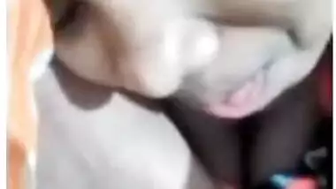 Cute lankan Girl Showing her Boobs and Pussy