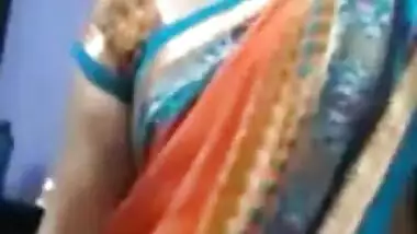 Desi Aunty Showing Pussy to BOOoss