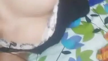 Bangladeshi hot teen showing her tits live