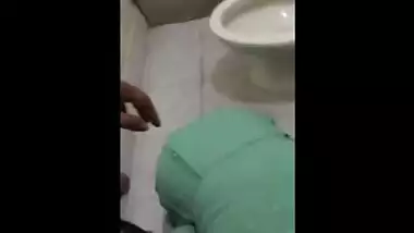 मुंबई की सेक्सी लेंडलार्ड आंटी का सकसेक्स वीडियो