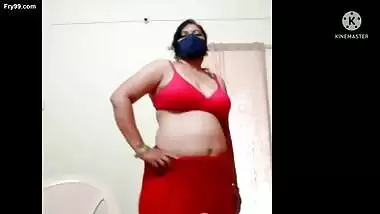 Desi Indian aunty’s nude video show