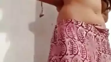 Pleasant Desi girl takes off pink dress in her first porn video