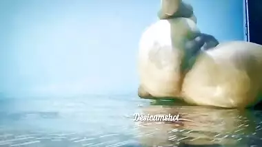 भाभी के भोसड़े की तेल मालिश कर के चुदाई