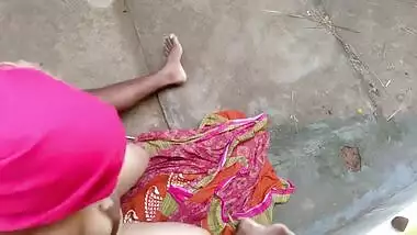 Outdoor Risky Fucking Indian Milf On Farmhouse Backyard