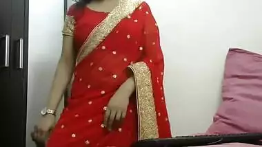 seductive indian girl showing her big boobs