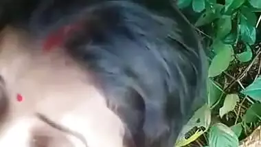 Desi Bhabhi Giving Blowjob Outdoors MMS