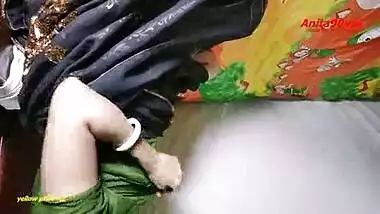 Chudakad Indian aunty ka naukar se sexy chudai game