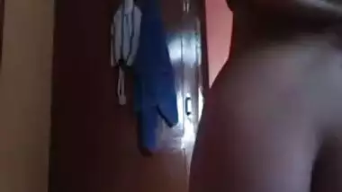 Pk sexy wife show her hot ass