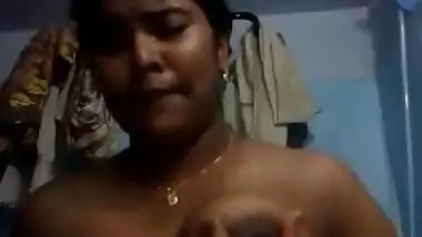 Tamil teen squeezing her boobs with hot expression