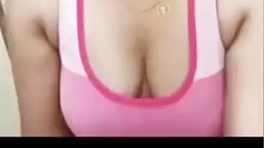 Desi Bhabhi Showing Boobs