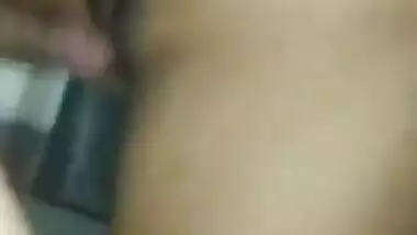 Desi biwi ko khada karke choda