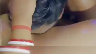 आंटी के बड़े बूब्स चूस डाले ज़ोमेटो वाले लड़के ने