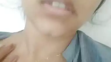 Desi hot girl ka nipple