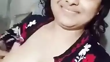 Desi bhabi sexy boobs