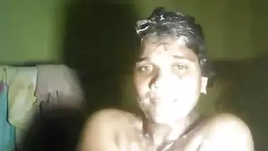 Desi Bhabhi Bathing