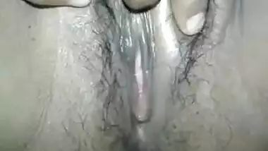 desi boudi fingering hairy pussy