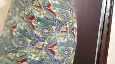 Sexy bhabhi captured her bathing vdo