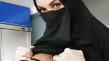 Muslim women got big boobs