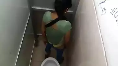 Desi pervert records amateur girl taking XXX pee in public toilet